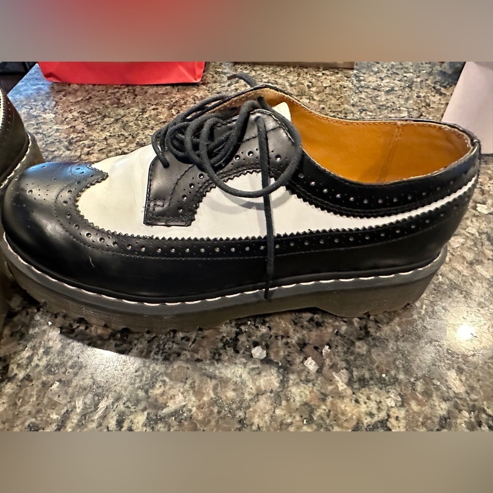 EUC - Men’s Dr Martens BEX SMOOTH LEATHER BROGUE SHOES